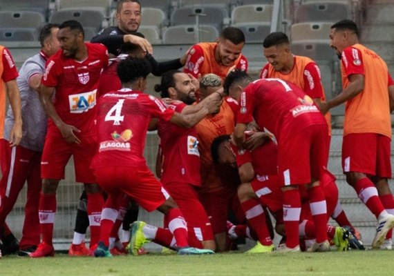 CRB e Cruzeiro se enfrentam hoje às 20 horas, no Mineirão