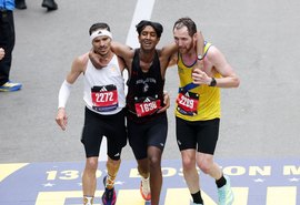 Brasileiro ganha destaque mundial por gesto de empatia na Maratona de Boston