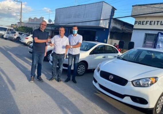 Prefeitura de Chã Preta recebe novos veículos através de emenda parlamentar