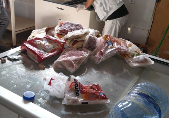 Fiscalização da Vigilância Sanitária apreende mais de mil quilos de carne vencidos