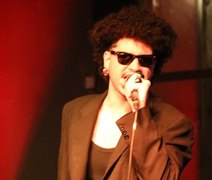 Cantor alagoano estreia nos palcos com show-tributo “Pedro Vermelho canta AMY”