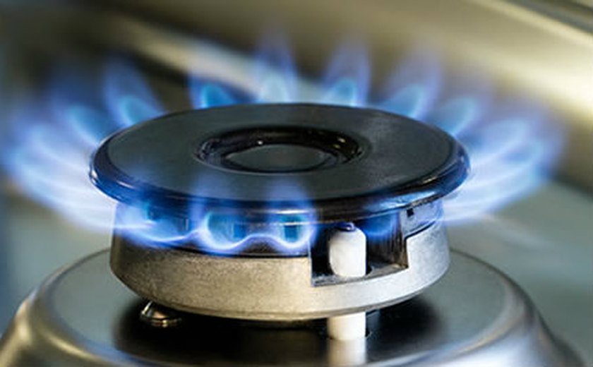 PL autoriza a recarga de botijões de gás de cozinha em postos de combustíveis: saiba mais