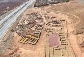 Cientistas descobrem sepultamento com chifres de veado em antigo povoado na Espanha