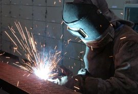 Indústrias crescem 2,9% em dezembro e fecham ano com alta de 3,9%