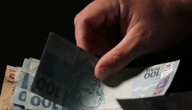 Segunda parcela do 13º salário é paga nesta sexta e movimenta bilhões na economia