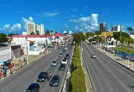 Batida com cinco carros termina em prisão na Fernandes Lima