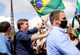 Após decisão de juiz federal, Bolsonaro deverá usar máscara em locais públicos