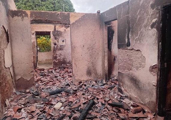 Incêndio atinge residência após contador de energia explodir em Maragogi