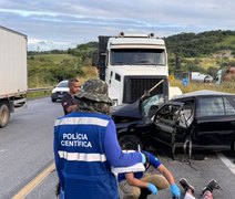 Idoso morre após grave acidente entre carreta e carro em Pilar
