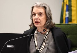 Cármen Lúcia considera 'graves' ataques de Bolsonaro