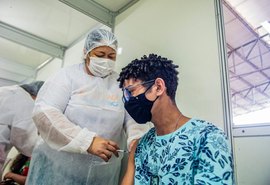 Maceió decide continuar vacinação de adolescentes de 12 a 17 anos sem comorbidades