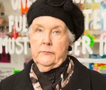 Atriz inglesa Stephanie Cole morre aos 84 anos após batalha contra Alzheimer
