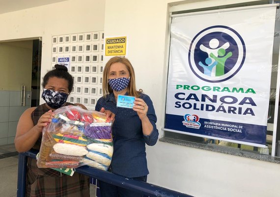 Programa Canoa Solidária beneficia famílias com a entrega de cestas mensalmente