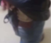 Homem é esfaqueado nas costas enquanto caminhava para casa da avó