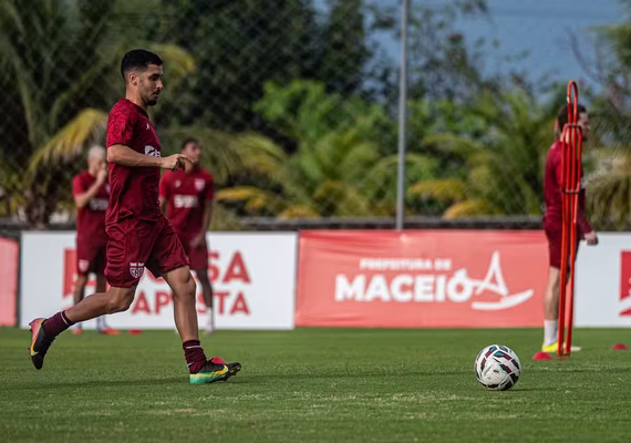 CRB perde Danielzinho contra Fortaleza e Mikael chama atenção de time português