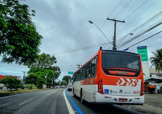JHC sanciona lei que autoriza passe livre nos ônibus de Maceió aos domingos