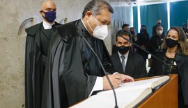 Ministro toma posse no STF com indicação de Bolsonaro
