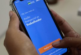 Projetos prorrogam auxílio emergencial de R$ 600 por até um ano