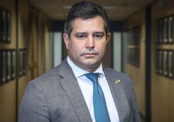 Mauricio Quintella promete solução para o aeroporto de Maceió