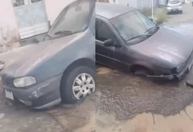 Parte dianteira de carro é 'engolida' por asfalto após vazamento na Pajuçara, em Maceió