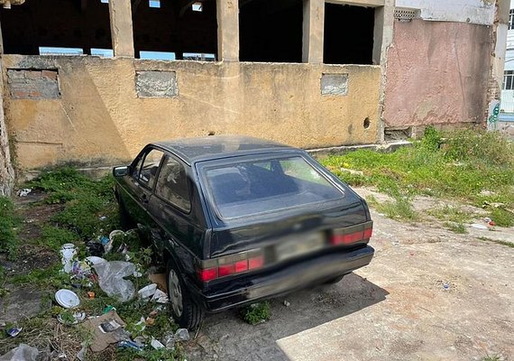 Vendedor de coco é encontrado  morto dentro de próprio veiculo