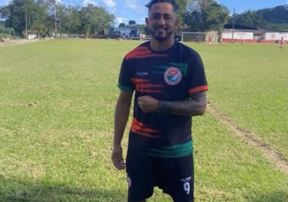 Treinador de clube de futsal é morto durante transmissão ao vivo de partida