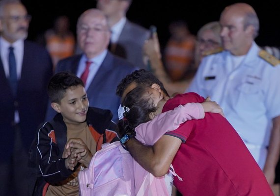 Clima de emoção marcou chegada de brasileiros da Faixa de Gaza