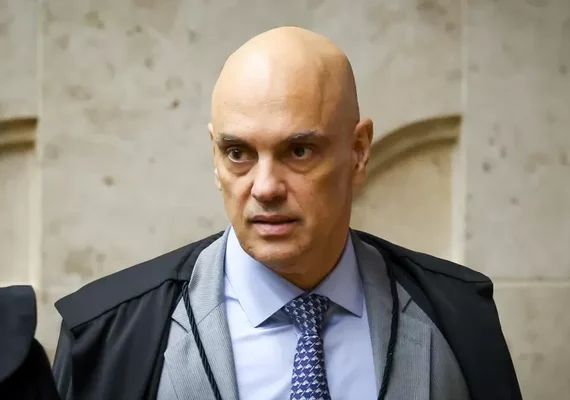 Moraes afirma que Bolsonaro violou proibição de redes sociais, mas nega prisão preventiva