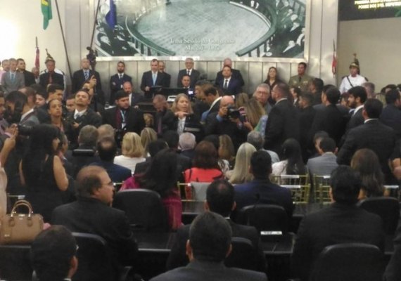 Deputados tomam posse e elegem Marcelo Victor presidente da assembleia
