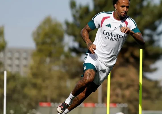 Militão retoma treinos no Real Madrid após cirurgia na perna esquerda