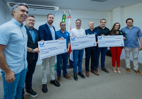 Paulo Dantas entrega cheques da linha InovaCred - Finep a três empresas alagoanas
