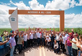 Governo de Alagoas entrega estrada que liga povoados de Junqueiro à BR-101