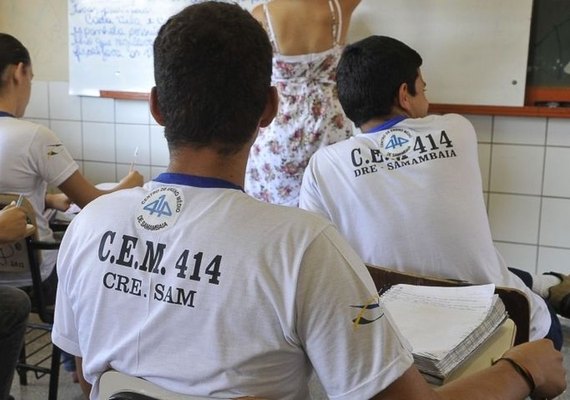 Pé-de-Meia reduz abandono escolar no ensino médio em 43% em dois anos