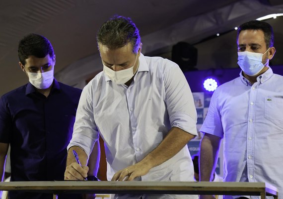 Governador anuncia investimentos de mais de R$ 14 milhões em Jequiá da Praia