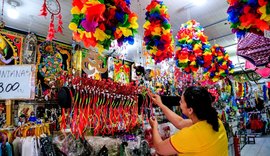 Saco de confete e tiaras se tornam os vilões na hora das compras de carnaval