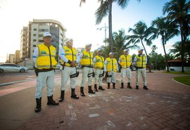 Ronda no Bairro acolhe mulher desorientada no meio da rua em Maceió