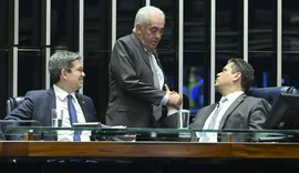 PECs da Segurança e do fim da escala 6x1 ainda aguardam envio à CCJ
