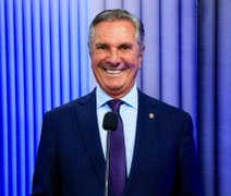 Collor assume compromisso de manter a redução do preço do combustível em Alagoas