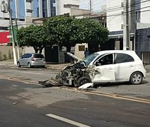 Câmeras de segurança registram colisão entre caminhão e carro na Pajuçara; assista