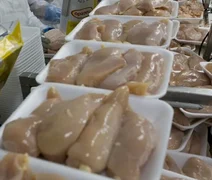 Após doença de Newcastle, governo suspende exportações de carne de frango