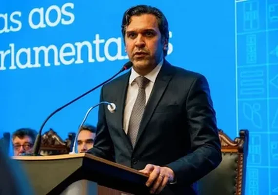 Renan Filho continua ministro, Isnaldo foca em montar chapa de federal