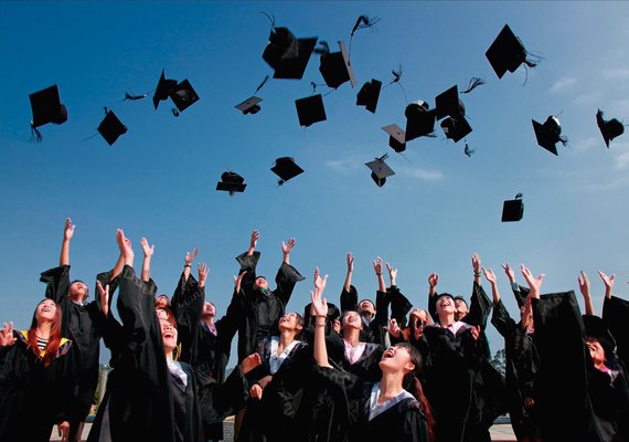 Faculdade é condenada por não emitir diploma