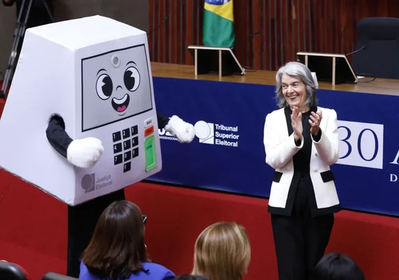 TSE apresenta Pilili, mascote criado para celebrar 30 anos da urna eletrônica