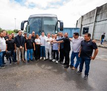 Luciano Barbosa entrega ônibus avaliado em R$ 1,7 milhão ao ASA
