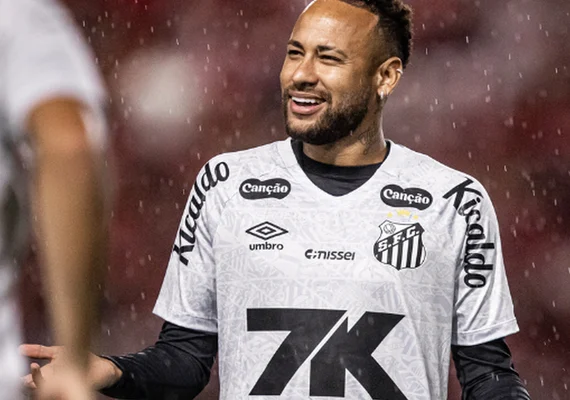 Neymar evolui de lesão na panturrilha e anima comissão da Seleção