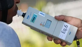 Dois motoristas são presos após acidentes por embriaguez em Maceió
