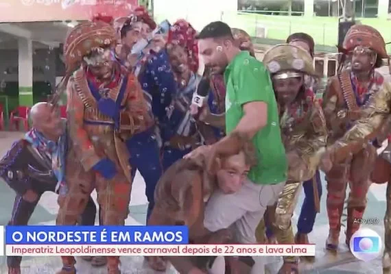 'Cachorro' de Lampião dá 'sarrada' ao vivo em repórter: “Horário não permite”