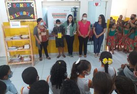 Escola de comunidade quilombola do município recebe doação de livros