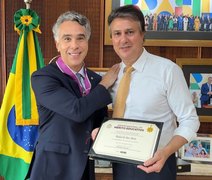 Rafael Brito recebe a maior honraria da educação brasileira
