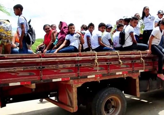 Com motorista sem CNH e viagens em 'pau de arara'; justiça determina melhora no transporte escolar